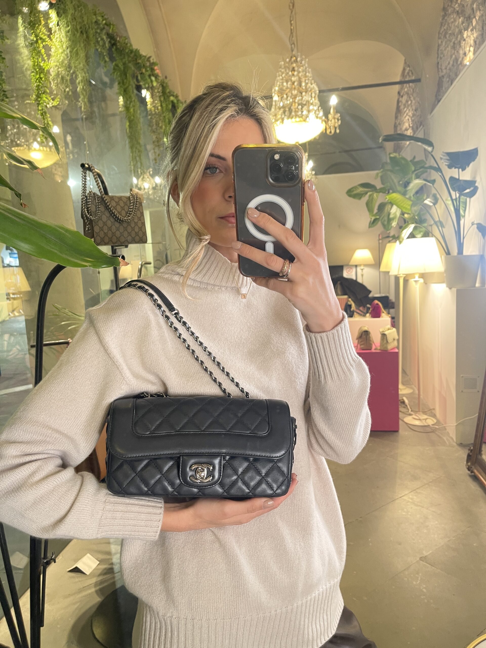 Chanel Coco Rider Flap Bag - immagine 10