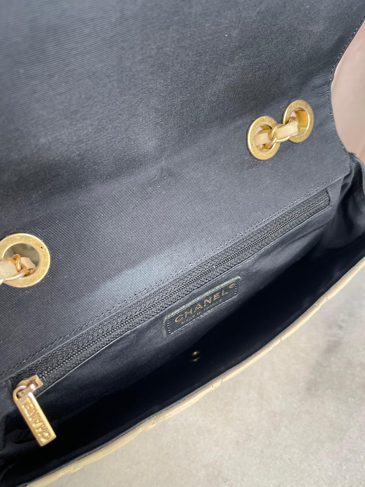 Chanel Medium Elegant CC Flap Bag - immagine 3